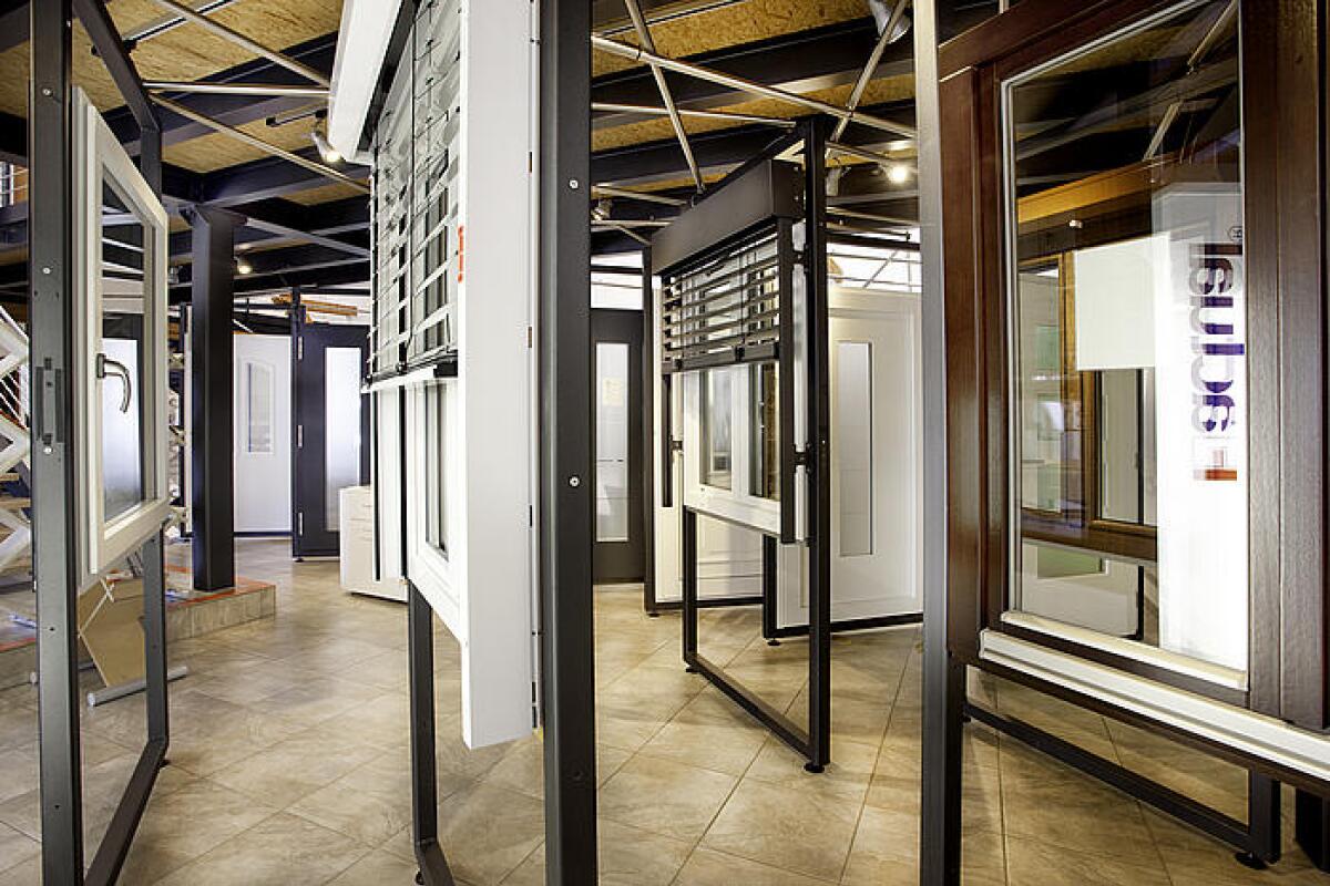 Ausstellung Fenster  Rolladen